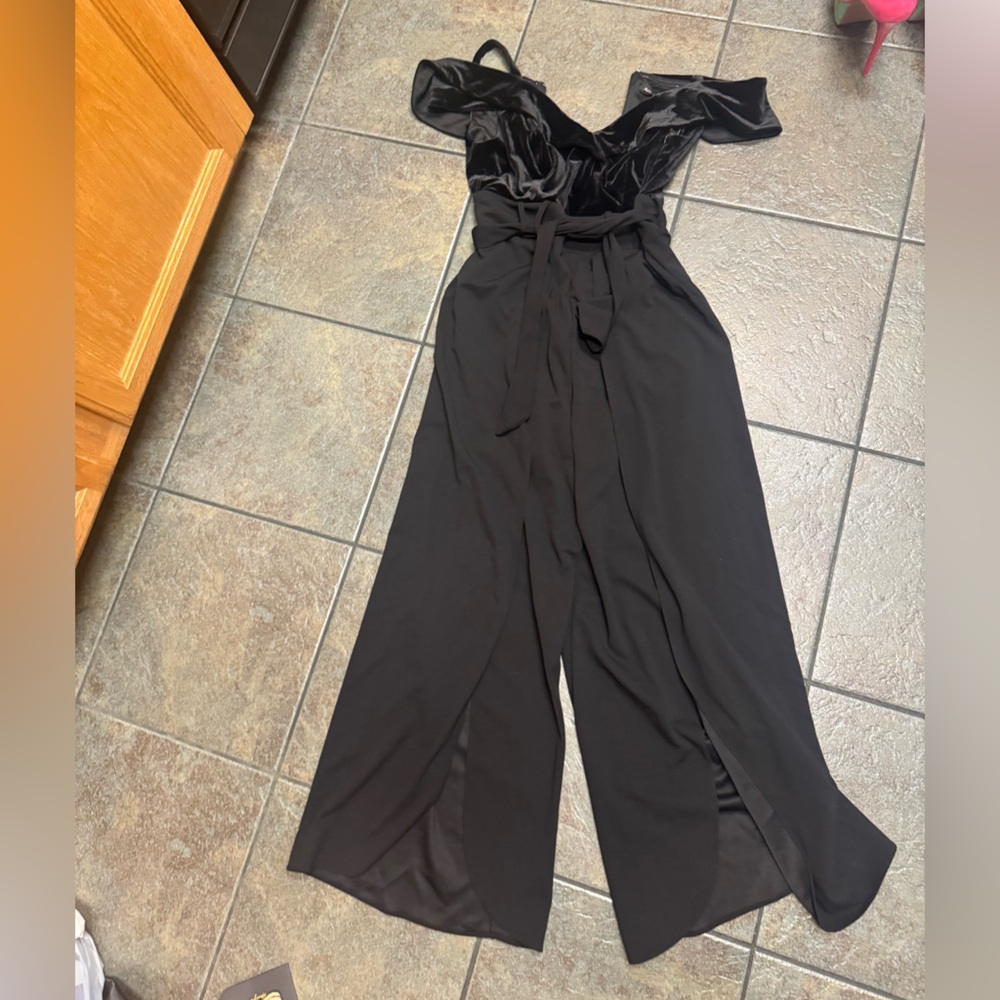 Elegant Moments Black One Shoulder Maxi Gown